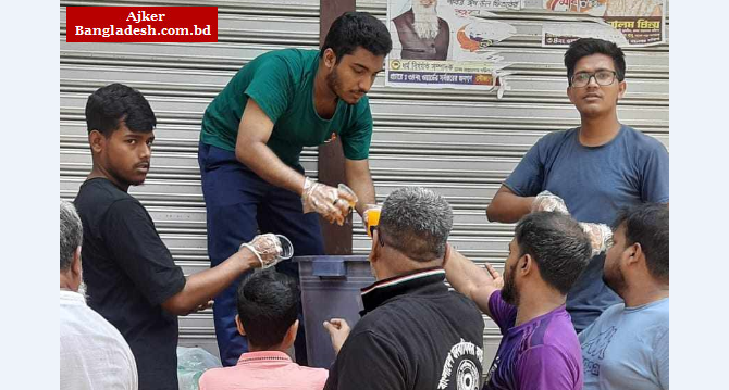 সরকারি শহীদ সোহরাওয়ার্দী কলেজের ব্যবস্থাপনা বিভাগের পক্ষ থেকে শরবত বিতরণ