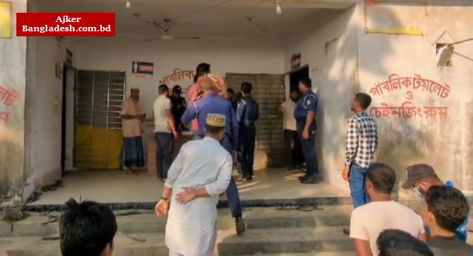কুয়াকাটা সৈকতের পাবলিক টয়লেট থেকে এক ব্যক্তির লাশ উদ্ধার কুয়াকাটা সৈকতের পাবলিক টয়লেট থেকে এক ব্যক্তির লাশ উদ্ধার