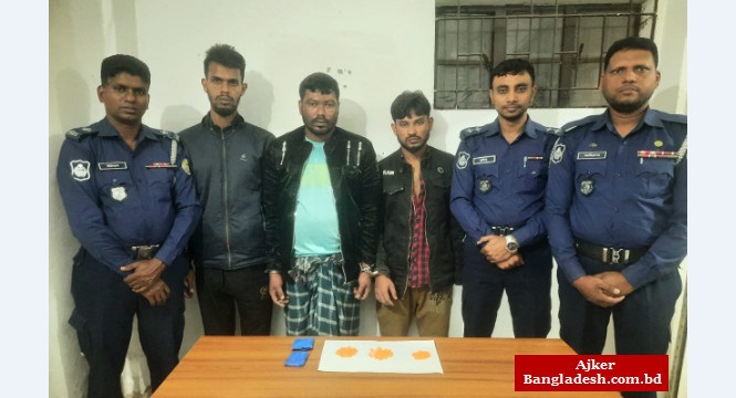 মহিপুরে ইয়াবাসহ গ্রেপ্তার ৩ মহিপুরে ইয়াবাসহ গ্রেপ্তার ৩