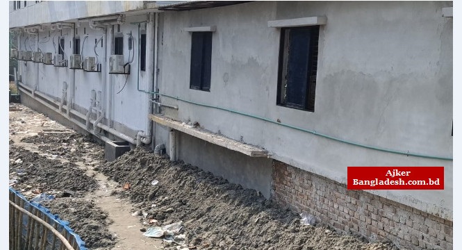 ঝুঁকিপূর্ণ ভবনে চলছে হাসপাতাল ঝুঁকিপূর্ণ ভবনে চলছে হাসপাতাল