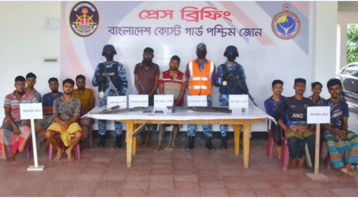 সুন্দরবনে কুখ্যাত ডাকাত রাঙ্গা বাহিনীর দুই সহযোগীকে অস্ত্রসহ আটক, জিম্মি জেলেরা উদ্ধার