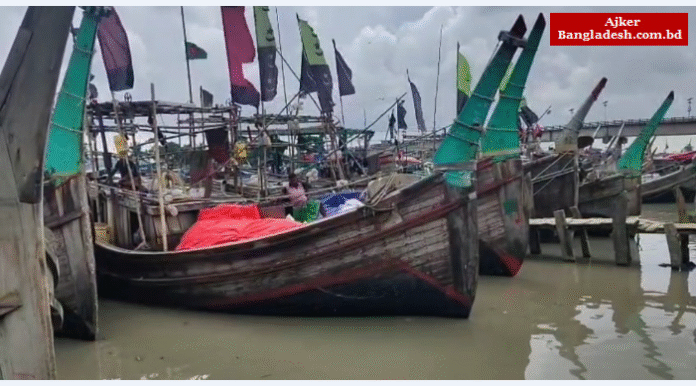 মহিপুরে মাছধরা ট্রলারে গ্যাস সিলিন্ডার বিস্ফোরন, অগ্নিদগ্ধ- ৩ জেলে