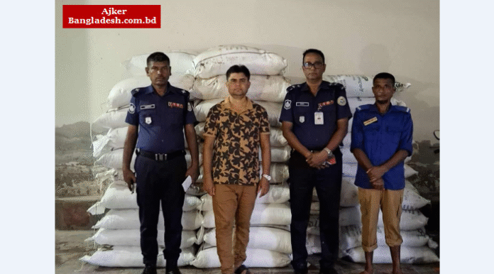 অবৈধভাবে মজুদ করা সার আটক