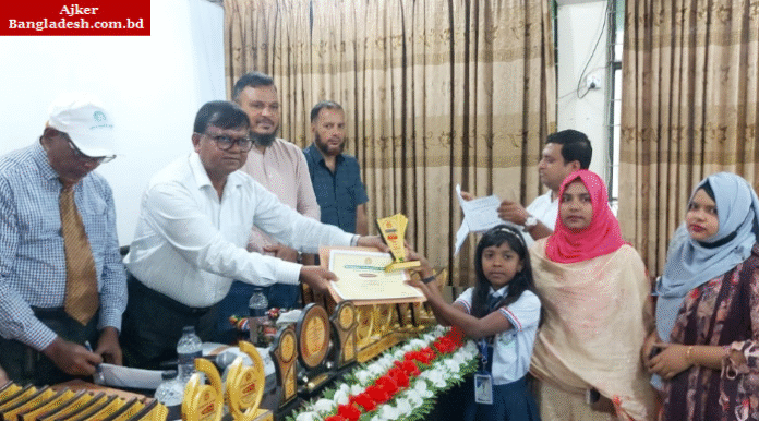 ঈশ্বরদীতে সংবর্ধনা পেলেন ৬৮ জন কৃতি শিক্ষার্থী