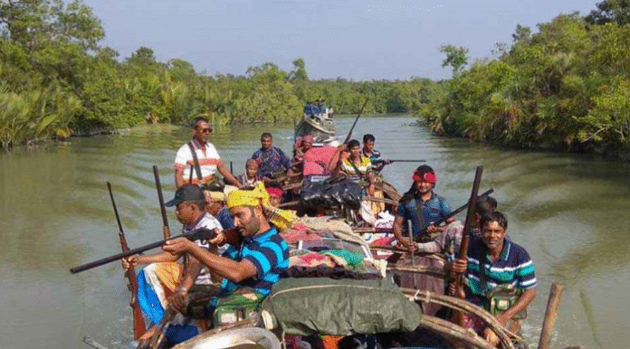 সুন্দরবনে বনদস্যুদের দৌরাত্ম্য ; মুক্তিপণ ও চাঁদাবাজিতে বিপর্যস্ত বনজীবীরা