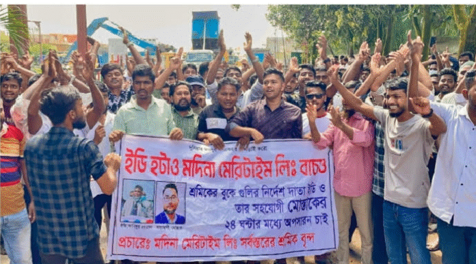 সোনারগাঁয়ে শ্রমিকদের বেতন বৃদ্ধি ও নির্বাহী পরিচালক অপসারণের দাবিতে বিক্ষোভ