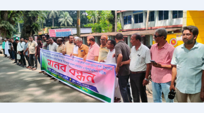 শার্শায় সাংবাদিক মনির মুক্তির দাবিতে মানববন্ধন, ওসির অপসারণ দাবি