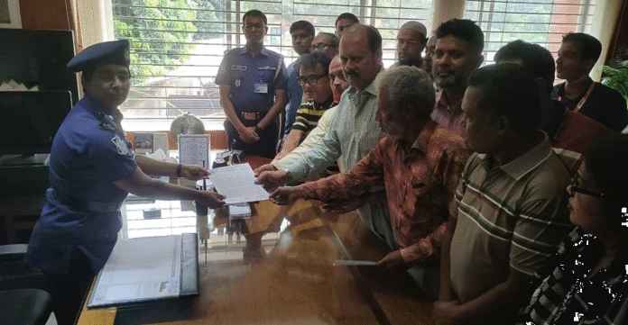 শার্শা থানার ওসিকে প্রত্যাহারের দাবিতে এসপিকে যশোর জেলা সাংবাদিক ইউনিয়নের স্মারকলিপি