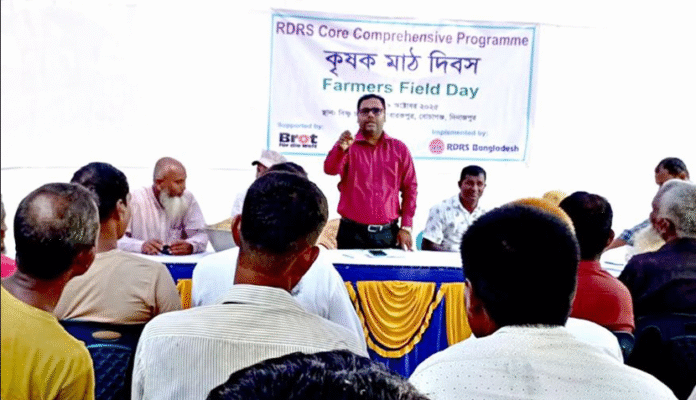 আরডিআরএস বাংলাদেশ এর উদ্যোগে দিনাজপুরে কৃষক মাঠ দিবস পালন
