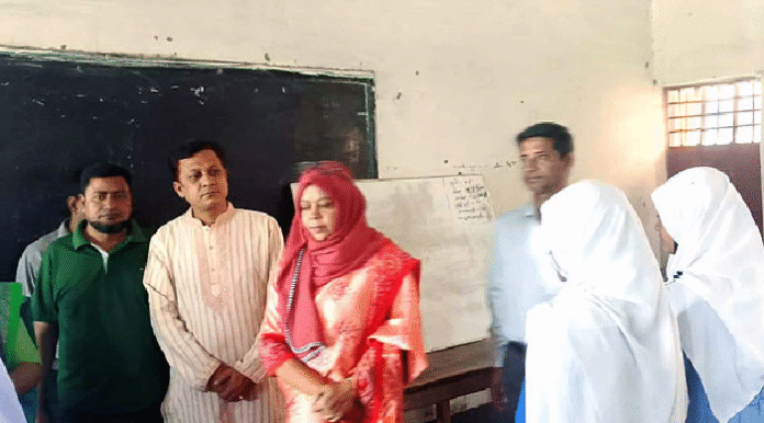 তানোর বালিকা উচ্চ বিদ্যালয় পরিদর্শনে জেলা প্রশাসক আফিয়া আক্তার