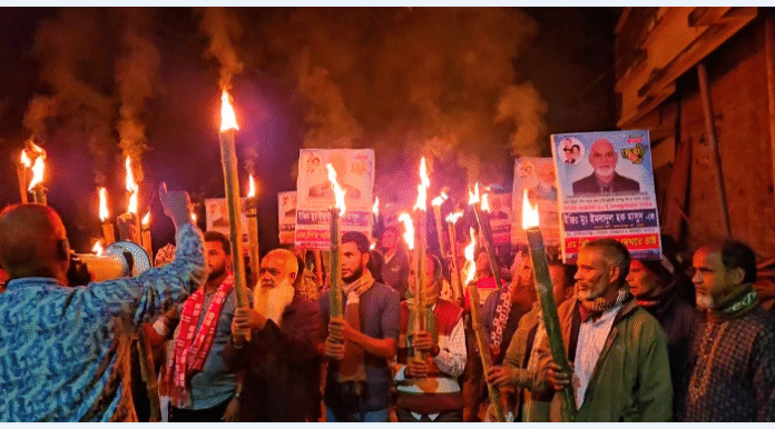 চাঁপাইনবাবগঞ্জ-২ আসনে বিএনপি প্রার্থী পরিবর্তনের দাবিতে মশাল মিছিল