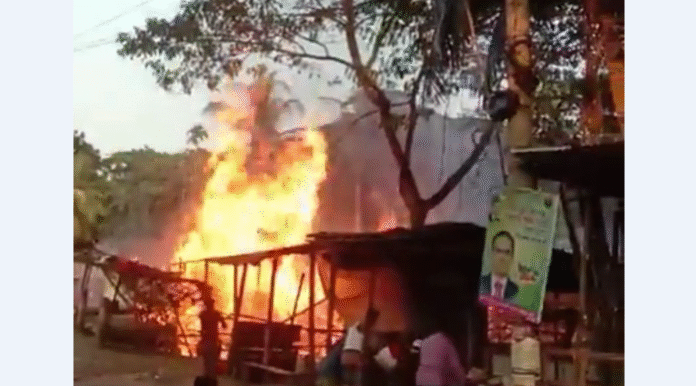 মুলাদীতে ভূয়াই শরীফ বাজারে আগুনে দুই গুদাম পুড়ে ছাই