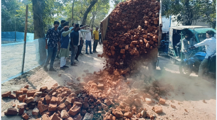 গৌরীপুরে স্বেচ্ছাশ্রমে ব্যস্ততম রাস্তা সংস্কার করলো বিএনপি
