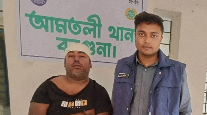 আমতলীতে পালিয়ে যাওয়ার চেষ্টাকালে ২ ডাকাত আটক