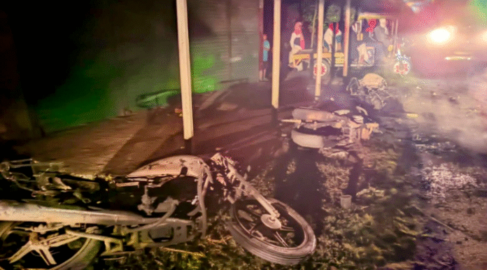 ঈশ্বরদীতে বিএনপি-জামায়াতের দফায় দফায় সংঘর্ষ ; গুলিবর্ষণ ও অগ্নিসংযোগ আহত অর্ধ শতাধিক
