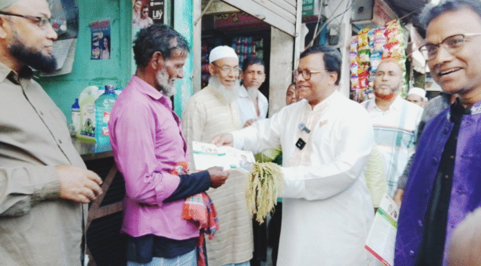 মুন্সীগঞ্জ ৩ আসনের মনোনয়ন প্রত্যাশী মোশারফ হোসেন পুস্তির বিএনপির ৩১ দফার লিফলেট বিতরণ