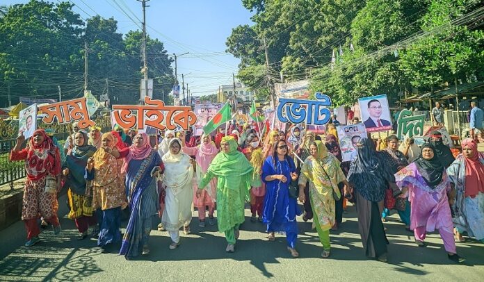 রংপুর সদর- ৩ আসনের বিএনপির মনোনীত প্রার্থী সামুর পক্ষে ধানের শীষের বিশাল নির্বাচনী মিছিল
