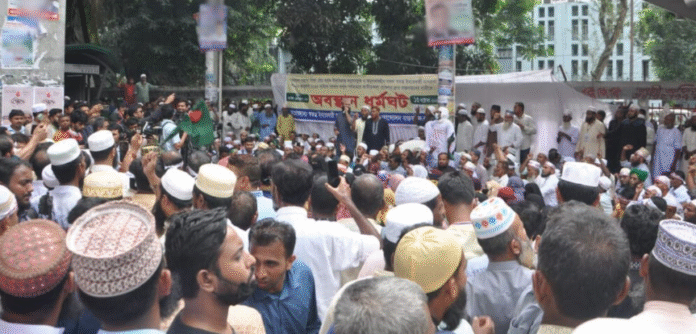 জাতীয়করণের দাবিতে দুপুর ২টায় যমুনা অভিমুখে লংমার্চের ডাক দিয়েছেন ইবতেদায়ি মাদ্রাসার শিক্ষকরা।