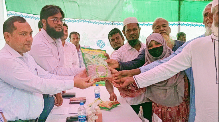 মুলাদীতে কৃষকের মাঝে বিনামূল্যে সার ও বীজ বিতরণ