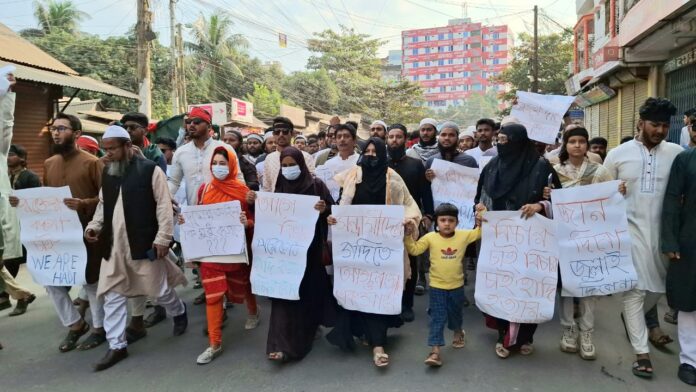 ওসমান হাদির মৃত্যুর প্রতিবাদে মুন্সীগঞ্জে বিক্ষোভ
