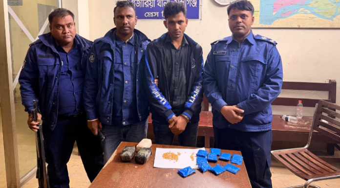 গজারিয়ায় ৮হাজার পিস ইয়াবা ও গাড়ীসহ একজন মাদক কারবারি আটক