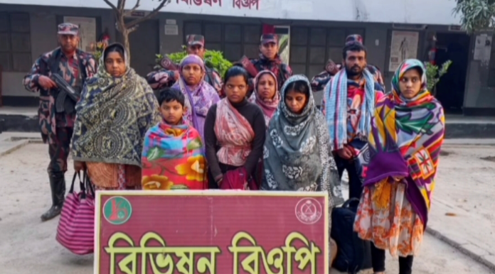 চাঁপাইনবাবগঞ্জের সীমান্ত দিয়ে ১৫ জনকে পুশইন করেছে বিএসএফ