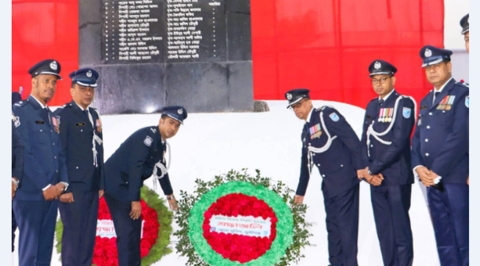 মহান বিজয় দিবসে সকল মুক্তিযোদ্ধাদের প্রতি জেলা পুলিশ মুন্সীগঞ্জের বিনম্র শ্রদ্ধা জ্ঞাপন