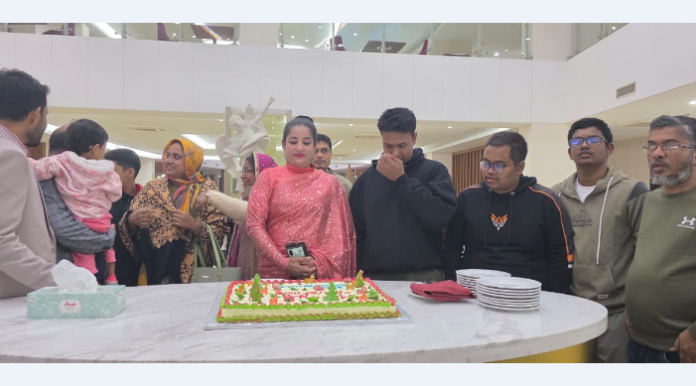 পর্যটন নগরী সাহরকন্যা কুয়াকাটায় বড়দিনের আনন্দ, সিকদার রিসোর্ট অ্যান্ড ভিলাসে কেক কেটে উদযাপন
