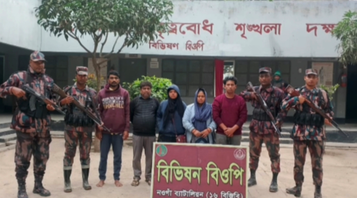চাঁপাইনবাবগঞ্জের বিভিষণ সীমান্তে আবারো পুশইন করেছে বিএসএফ, বিজিবির প্রতিবাদ