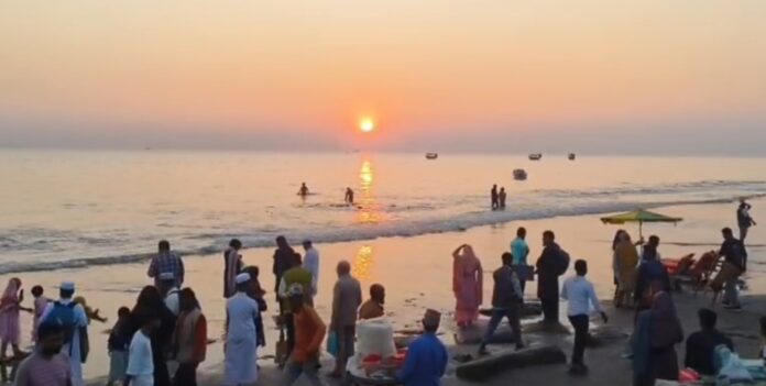 সাগরকন্যা ককুয়াকাটায় পর্যটকে কানায় কানায় পরিপূর্ণ