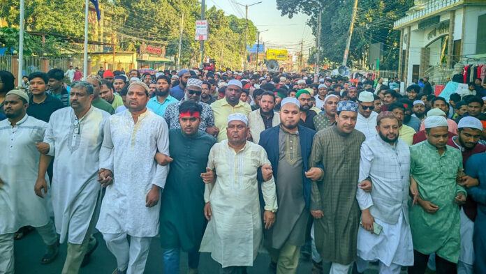 হাদীর মৃত্যুর খবরে রংপুরে মধ্যরাত থেকে প্রতিবাদ সমাবেশ এবং গায়েবানা জানাজা অনুষ্ঠিত