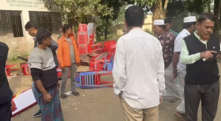 নোয়াখালীতে বরকত উল্লাহ বুলুর নির্বাচনী কমিটির সভায় হামলা-ভাংচুর