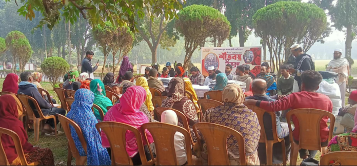 অর্ধশতাধিক শীতার্ত মানুষের মাঝে ইবি সিআরসি'র শীতবস্ত্র বিতরণ