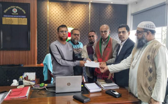 পটুয়াখালী-৪ আসনের বিএনপি মনোনীত প্রার্থী'র মনোনয়নপত্র সংগ্রহ