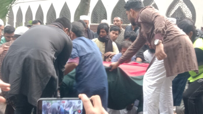 কবি নজরুলের সমাধি স্থলের পাশে চিরনিদ্রায় শায়িত শহীদ ওসমান হাদি