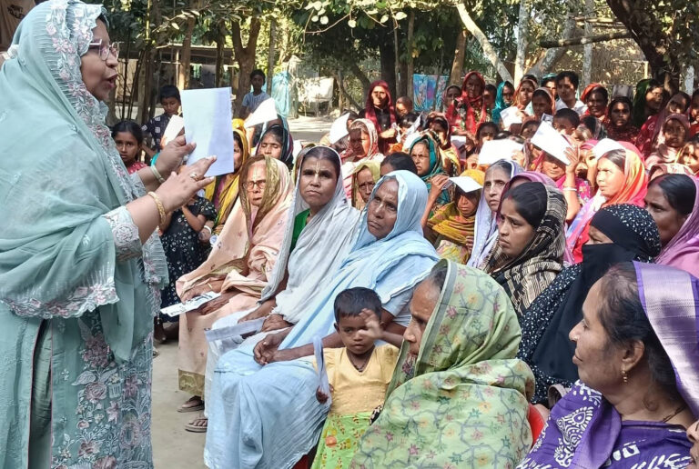 নেত্রকোনায় স্বামীর প্রচারণায় ব্যস্ত সময় পার করছেন স্ত্রী ডা. লুৎফা হক
