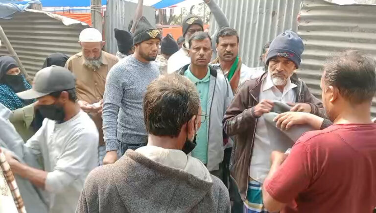 মুন্সীগঞ্জে খালেদা জিয়ার রুহের মাগফিরাত কামনায় দোয়া-কম্বল বিতরণ