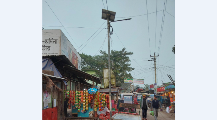 আঁধার জয় করে আলোর পথে চান্দিনা: সৌরবাতিতে বদলে গেছে গ্রামীণ জনপদ