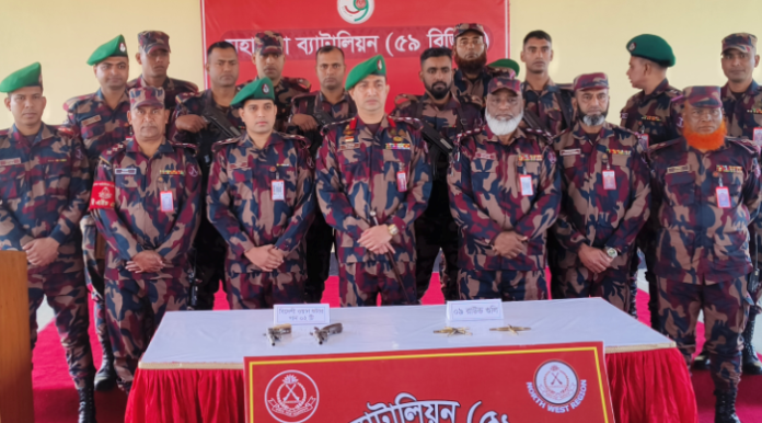 চাঁপাইনবাবগঞ্জ সীমান্তে ৫৯ বিজিবি'র অভিযানে ২ টি বিদেশি ওয়ান শুটার গান ও নয় রাউন্ড গুলি উদ্ধার