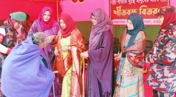 রাজশাহীতে শীতার্ত মানুষের পাশে বিজিবি: সীমান্তবর্তী এলাকায় কম্বল বিতরণ