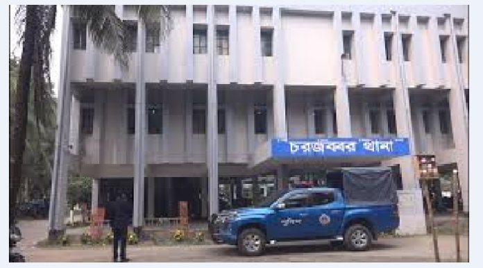 পবিত্র আঙিনায় কলঙ্ক: ছাত্রীকে নিয়ে উধাও প্রধান শিক্ষক, এলাকায় তুলকালাম!