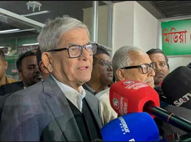 বিকাশ নম্বর সংগ্রহ ও ব্যালটে ত্রুটি: ইসির নিরপেক্ষতা নিয়ে ফখরুলের প্রশ্ন