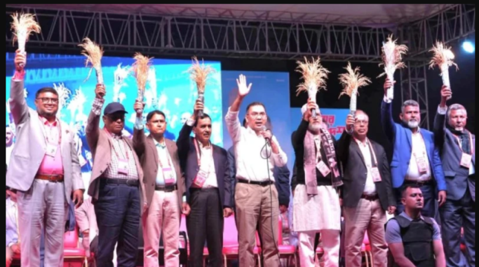 ‘পালানোর রাজনীতি বিএনপি করে না, মেগা প্রজেক্টের নামে হয়েছে মেগা দুর্নীতি’: নওগাঁয় তারেক রহমান