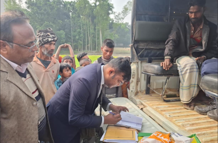 উলিপুরে ফসলি জমি থেকে অবৈধ ভাবে মাটি কাটার অপরাধে লক্ষ টাকা জরিমানা