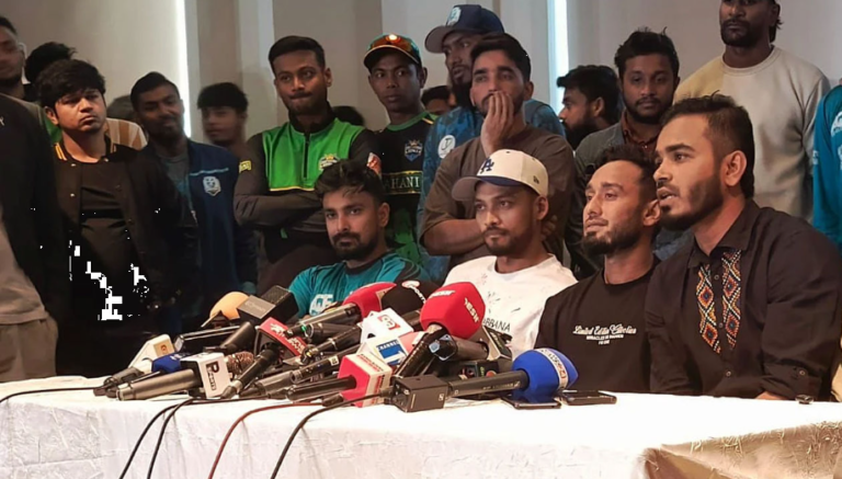 শর্ত সাপেক্ষে আগামীকাল থেকেই খেলায় ফিরতে রাজি ক্রিকেটাররা