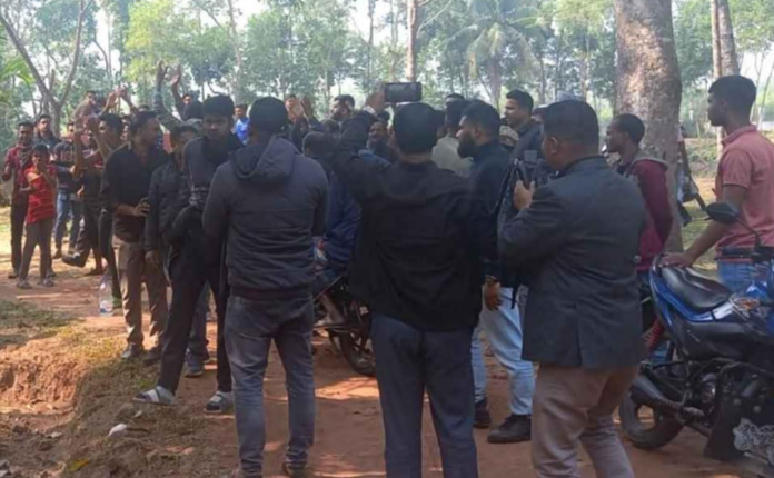 মৌলভীবাজারে ৩ ও ৪ আসনের মনোনয়ন প্রত্যাহার ঠেকাতে জামায়াত প্রার্থীর বাড়ি ঘেরাও