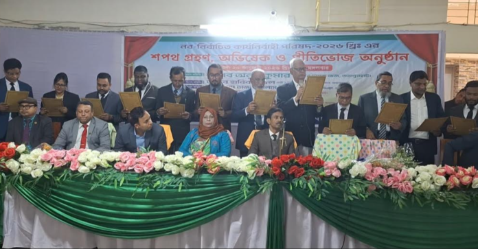 জয়পুরহাট জেলা আইনজীবী সমিতির গ্রহণ ও অভিষেক অনুষ্ঠিত