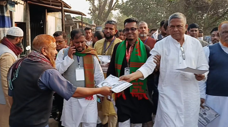 গাজীপুরে হাসপাতাল থেকে এসে গণসংযোগে বিএনপির প্রার্থী