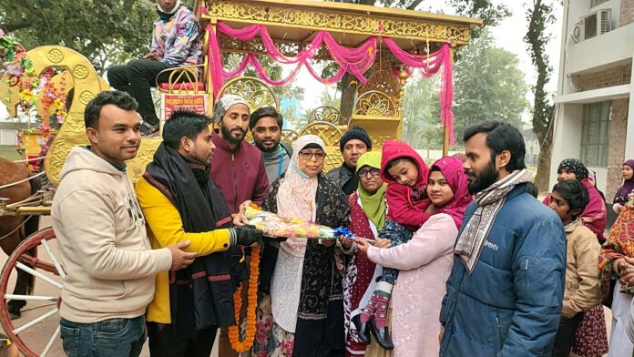 ত্রিশালে ঘোড়ার গাড়িতে চড়িয়ে নার্সের রাজকীয় বিদায়