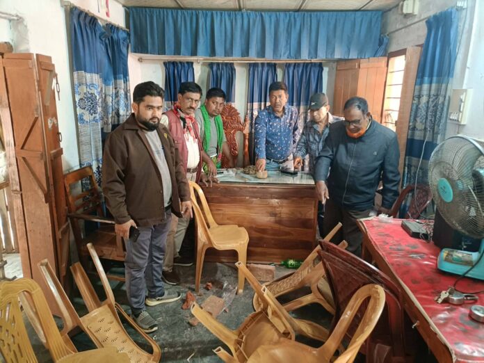 প্রেসক্লাবে মহেশপুরে হামলা,ভাঙচুর ও লুট